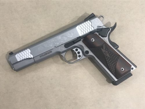pistolet de cat. B Smith & Wesson mod. E Serie gravé cal. 45 ACP