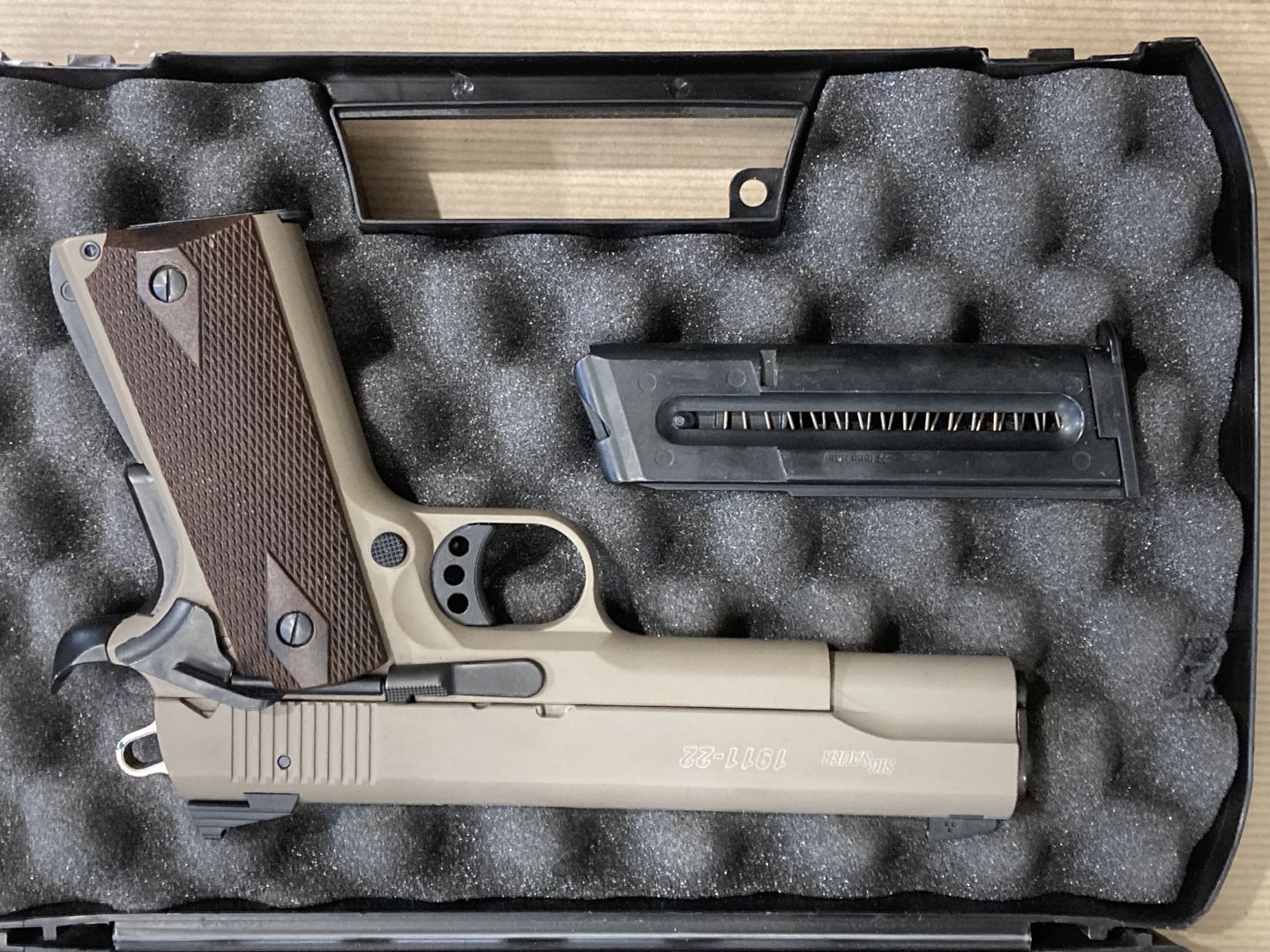 pistolet Sig Sauer mod. 1911/22 couleur sable calibre 22 lr. pistolet Sig Sauer mod. 1911/22 couleur sable calibre 22 lr. – Image 9