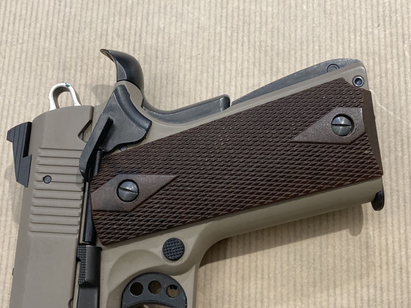 pistolet Sig Sauer mod. 1911/22 couleur sable calibre 22 lr. pistolet Sig Sauer mod. 1911/22 couleur sable calibre 22 lr. – Image 6