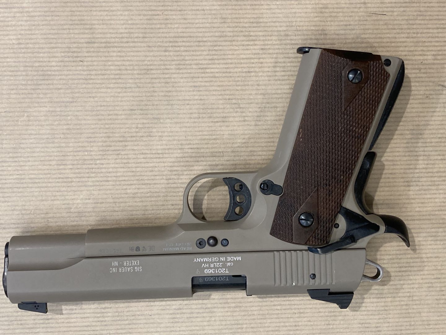 pistolet Sig Sauer mod. 1911/22 couleur sable calibre 22 lr. pistolet Sig Sauer mod. 1911/22 couleur sable calibre 22 lr. – Image 5